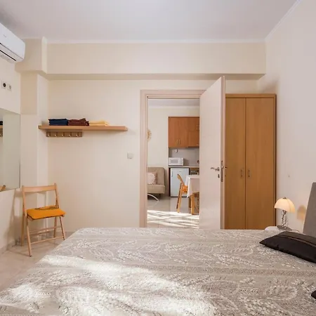 Luxury Coastal Retreat, Mountain View Balcony With Palm Trees & Parking