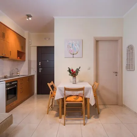 Apartment Luxury Coastal Retreat, Mountain View Balcony With Palm Trees & Parking Chania (Crete)