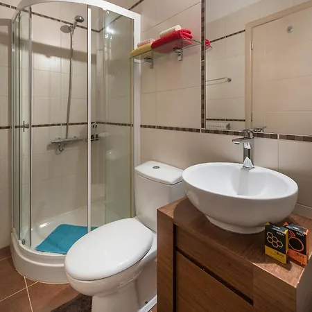 Luxury Coastal Retreat, Mountain View Balcony With Palm Trees & Parking Apartamento *