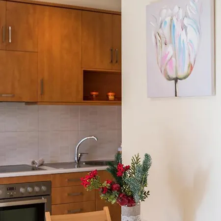 Luxury Coastal Retreat, Mountain View Balcony With Palm Trees & Parking *