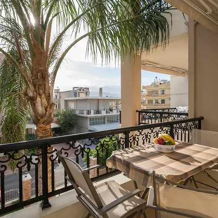 Appartamento Luxury Coastal Retreat, Mountain View Balcony With Palm Trees & Parking La Canea