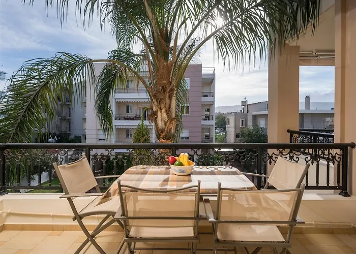 Luxury Coastal Retreat, Mountain View Balcony With Palm Trees & Parking Διαμέρισμα *