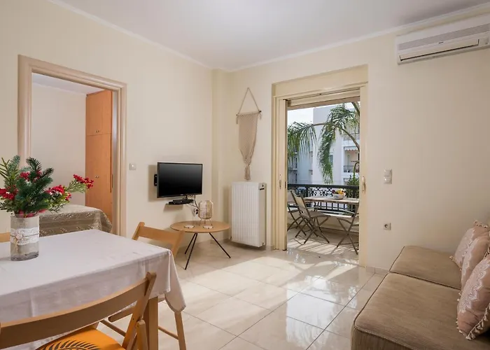 Luxury Coastal Retreat, Mountain View Balcony With Palm Trees & Parking Διαμέρισμα Χανιά