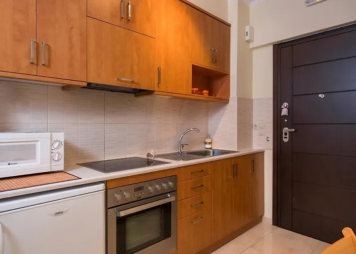 Luxury Coastal Retreat, Mountain View Balcony With Palm Trees & Parking * Χανιά