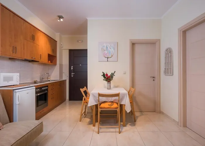 Διαμέρισμα Luxury Coastal Retreat, Mountain View Balcony With Palm Trees & Parking Χανιά