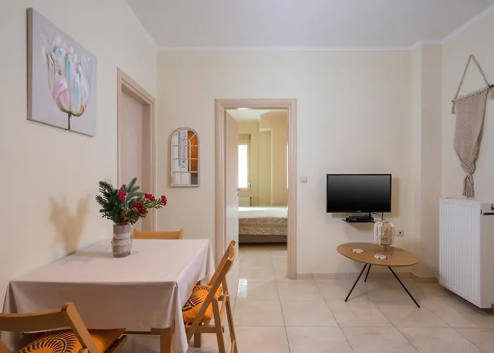 Luxury Coastal Retreat, Mountain View Balcony With Palm Trees & Parking * Χανιά