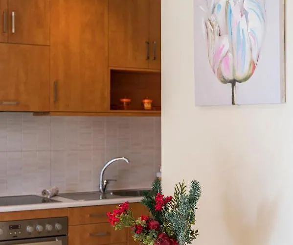 Luxury Coastal Retreat, Mountain View Balcony With Palm Trees & Parking *