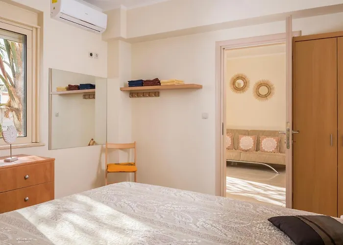 Διαμέρισμα Luxury Coastal Retreat, Mountain View Balcony With Palm Trees & Parking